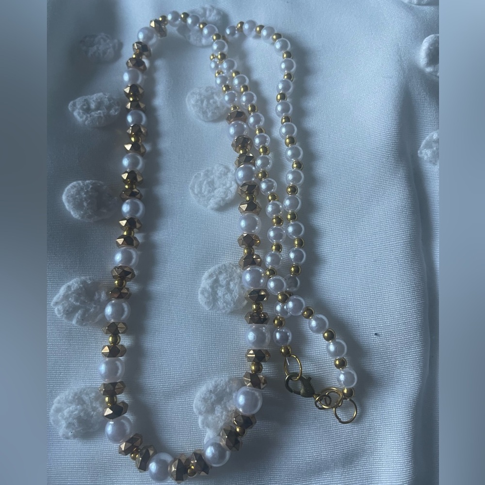 Elegant Gold and White Pearl Necklace